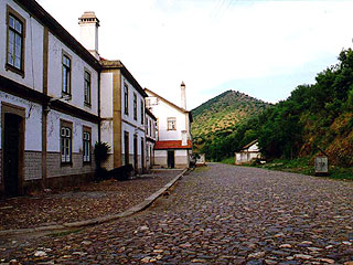 File:Barca d'Alva Train Station.jpg