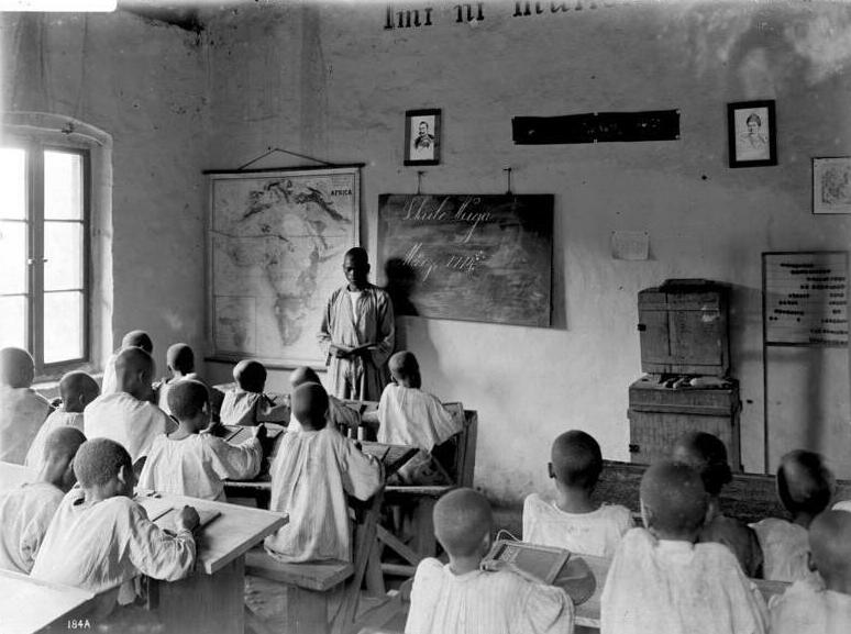 File:Bundesarchiv Bild 105-DOA0184, Deutsch-Ostafrika, Wuga, Schule.jpg