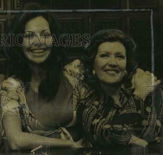 File:Isela Vega y Gloria Marín en 1975 (cropped).jpg