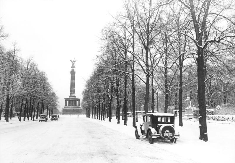 File:Bundesarchiv Bild 102-15302, Berlin, Siegesallee im Schnee.jpg
