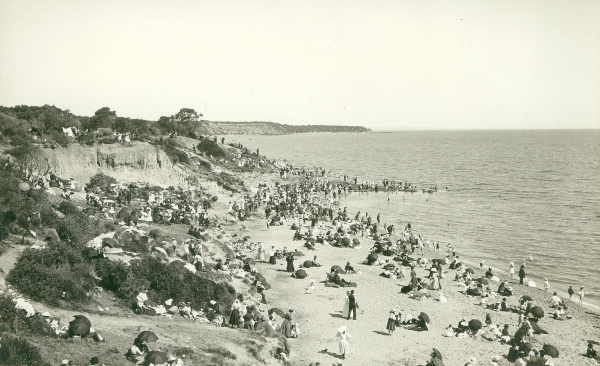 File:SandringhamBeachVictoria.jpg