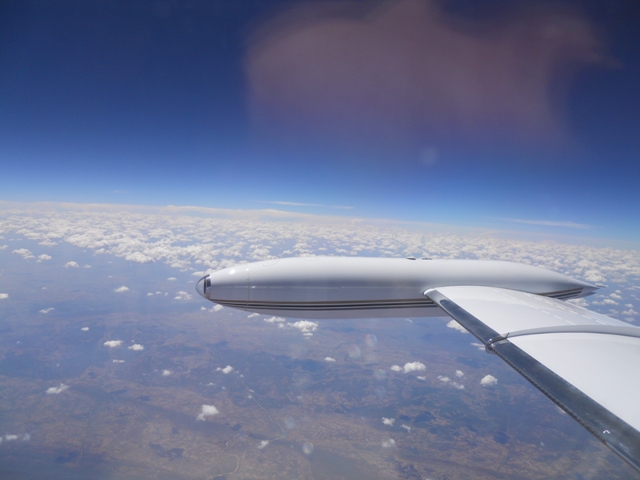 File:Learjet 25 wing.jpg