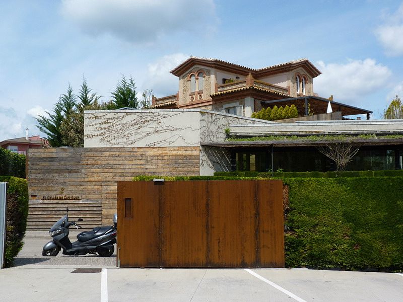 File:El Celler de Can Roca exterior.jpg