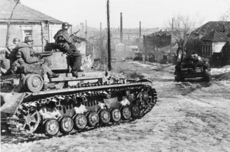 File:Bundesarchiv Bild 101III-Zschaeckel-189-13, Russland, Charkow, Waffen-SS mit Panzer IV.jpg