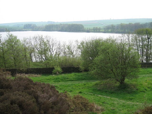 File:Ingbirchworth Reservoir - geograph.org.uk - 166815.jpg