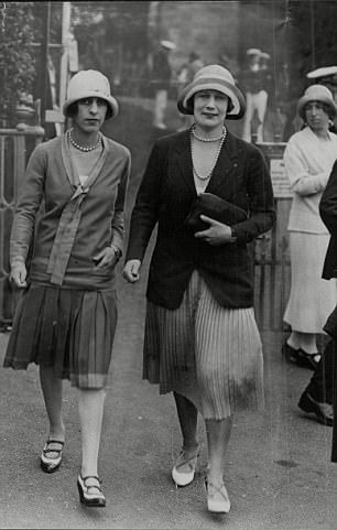File:Miss Poppy Baring (left).jpg