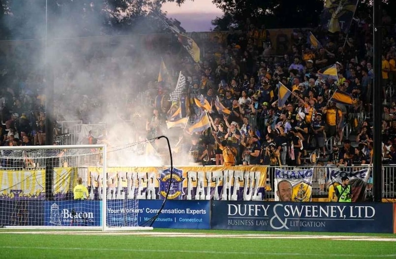 File:Defiance 1636 with pyro.jpg