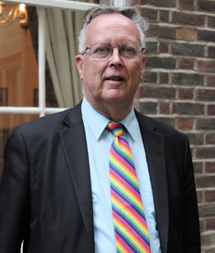 File:Robin Wilson outside Gresham College - 23jun11.JPG