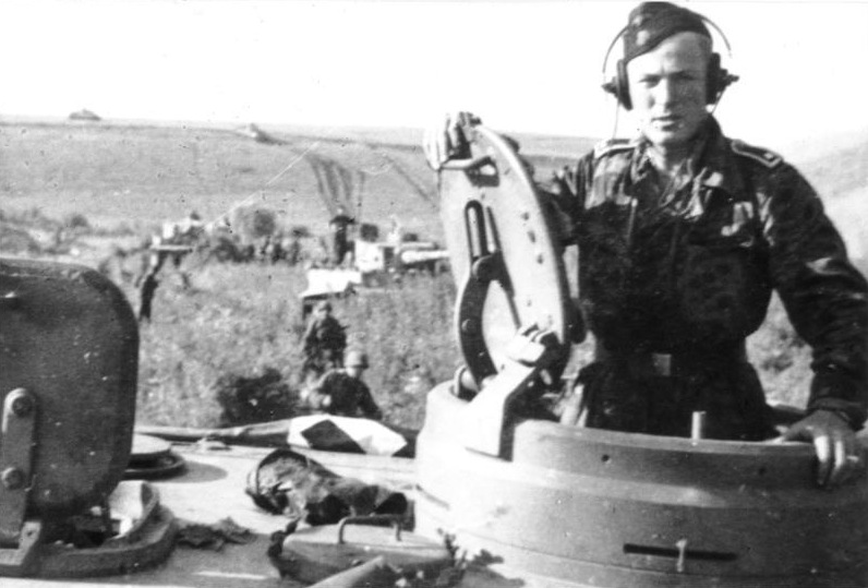 File:Bundesarchiv Bild 101III-Zschaeckel-206-34, Schlacht um Kursk, Panzer VI (Tiger I).jpg