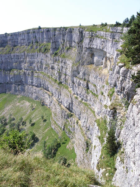 File:Creux-du-Van vertical.jpg