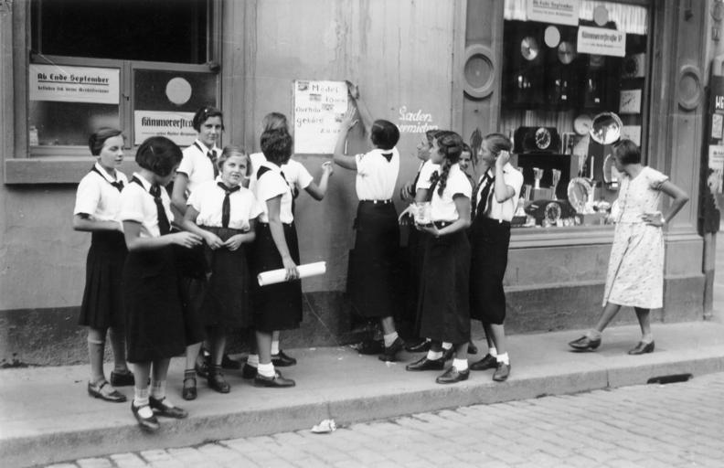 File:Bundesarchiv Bild 133-130, Worms, Jungmädelbund, Werbung.jpg