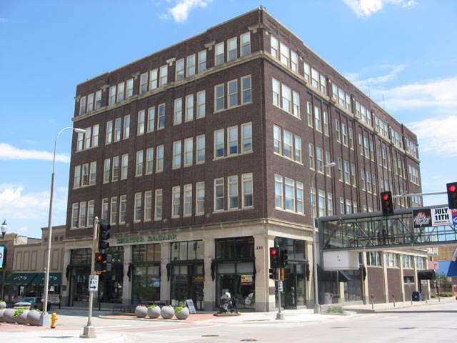 File:Shriver Square Sioux Falls 1.jpg