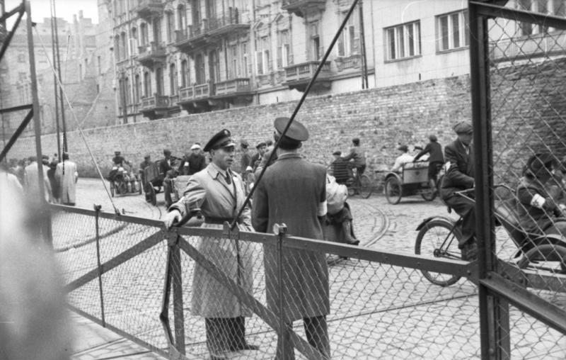 File:Bundesarchiv Bild 101I-270-0298-11, Polen, Ghetto Warschau, Drahtzaun.jpg