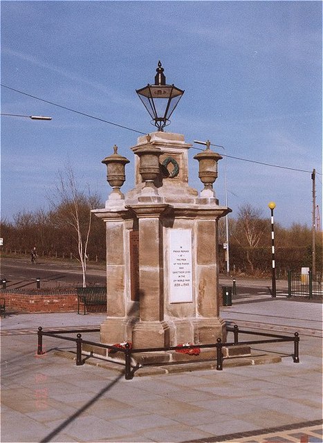 File:Fazeley War Memorial - geograph.org.uk - 741430.jpg