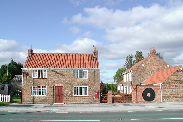 File:Main Road Camerton.jpg