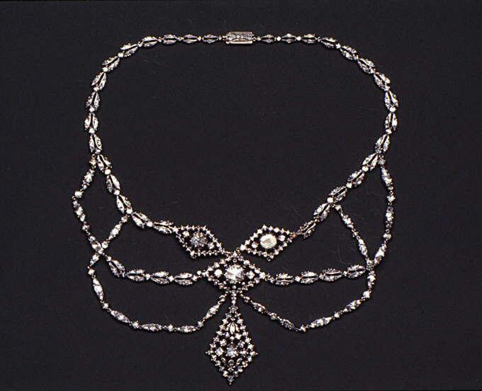 File:Necklace MET ES1799.jpg