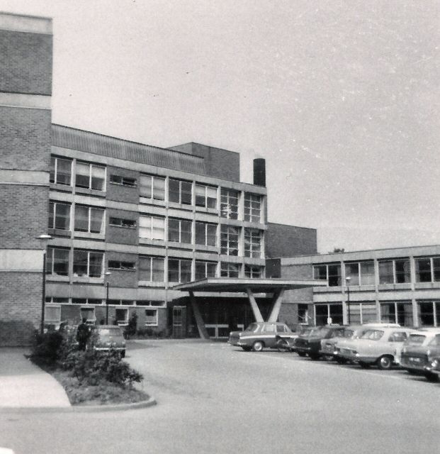 File:Pontefract General Infirmary - geograph.org.uk - 1057406.jpg