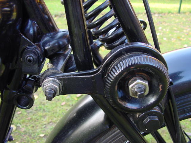 File:Frictiedemper Velocette 1933 KSS 6.jpg