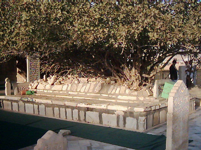 File:Jami Tomb.JPG