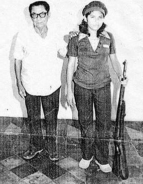 File:Lucía Fuentes "Compa Flor" (27078011324).jpg