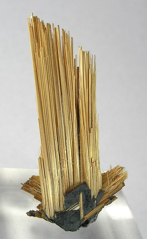 File:Rutile-Hematite-171993.jpg