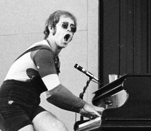 File:Elton John in 1971 (cropped).jpg