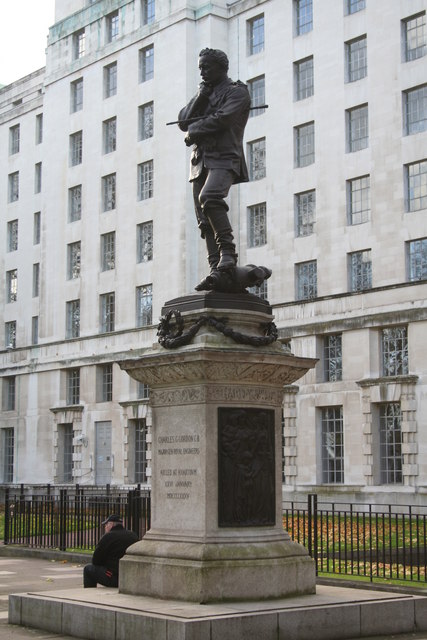 File:General Gordon statue, Embankment, London.jpg