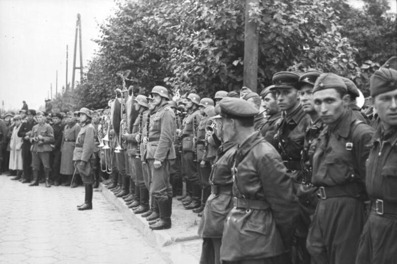 File:Bundesarchiv Bild 101I-121-0012-15, Polen, deutsch-sowjetische Siegesparade.jpg
