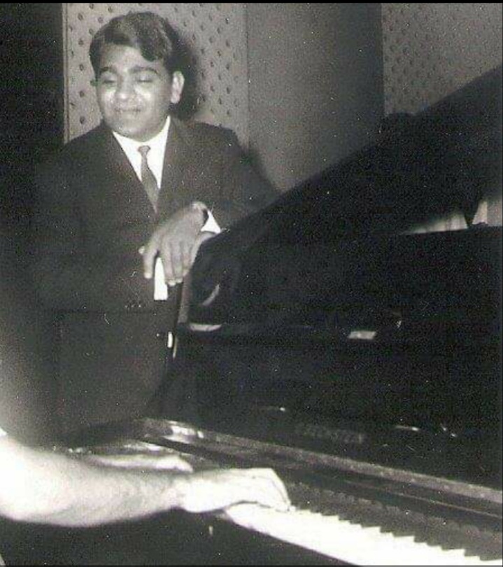 File:Singer Mujeeb Aalam.jpg