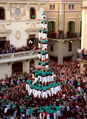 File:1er 3 de 10 amb folre i manilles de la història.jpg