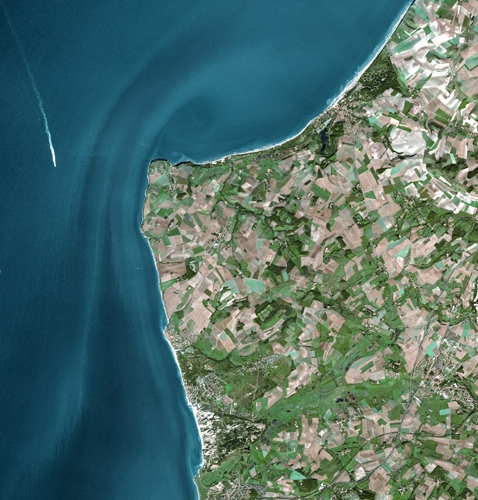 File:Cap Gris Nez SPOT 1279.jpg