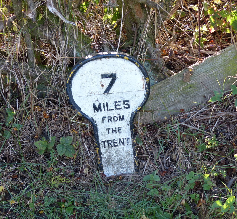 File:Grantham Canal mile marker (geograph 6023872).jpg