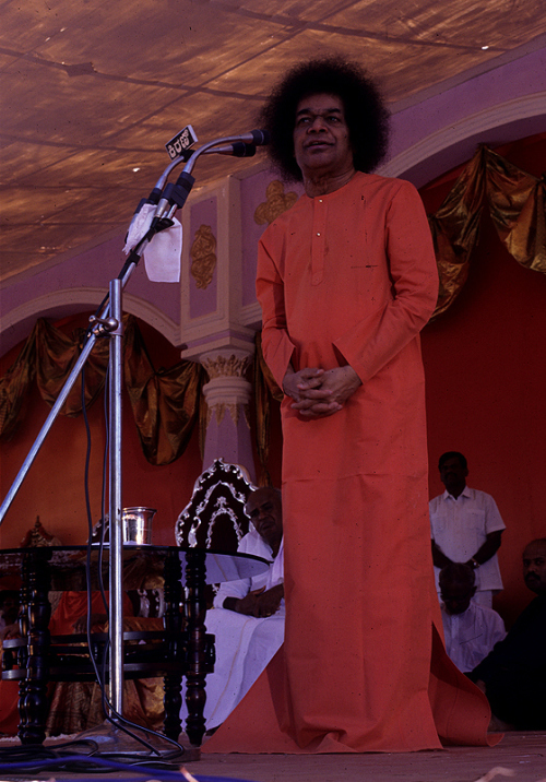 File:Sathya Sai Baba.jpg