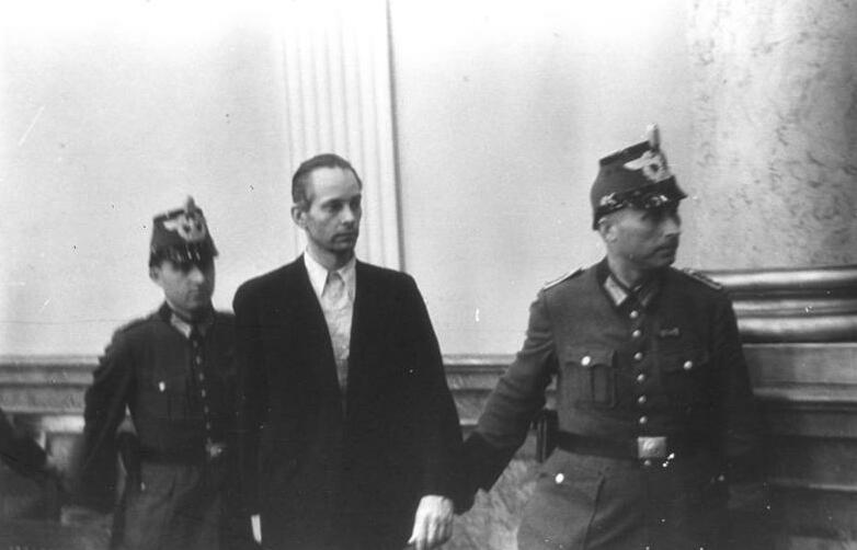File:Bundesarchiv Bild 151-03-26, Volksgerichtshof, Peter Graf Yorck v. Wartenburg.jpg