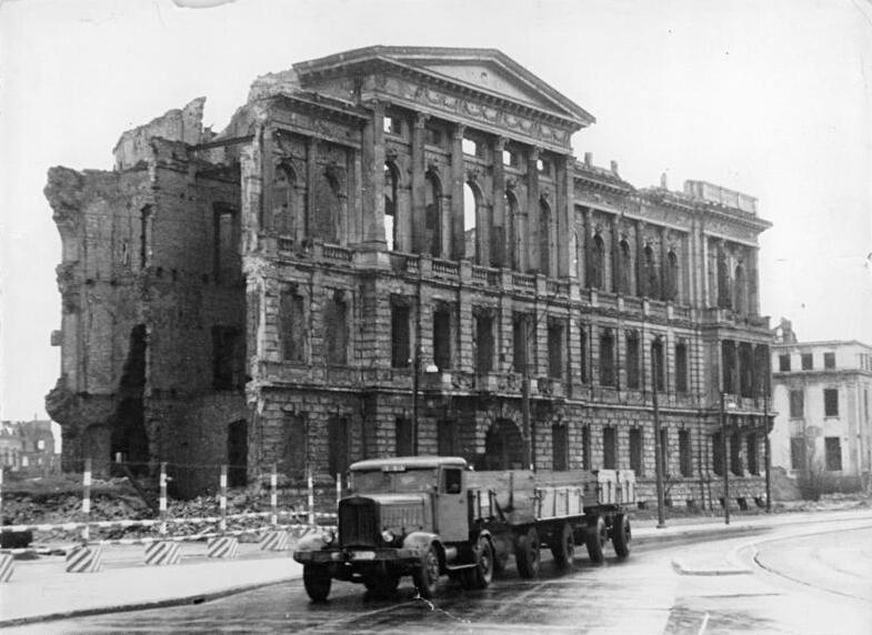 File:Bundesarchiv Bild 183-45400-0005, Berlin, Friedrich-Ebert-Straße, Ruine.jpg