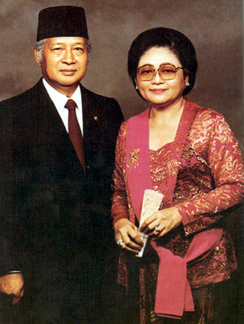 File:Suharto and Ibu Tien.jpg