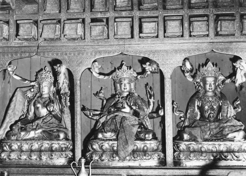 File:Bundesarchiv Bild 135-KA-07-064, Tibetexpedition, Statuen.jpg