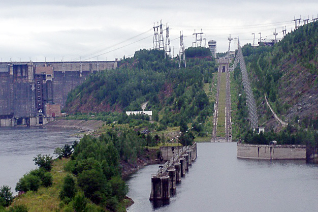 File:Inclined plane at Krasnoyarsk, on the Yenisie River (cropped).jpg
