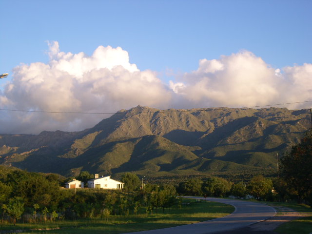 File:Atardecer con el Cerro Negro.JPG