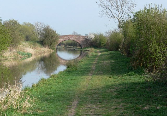 File:Ellis's Bridge, Grand Union Canal near Leicester - geograph.org.uk - 401625.jpg