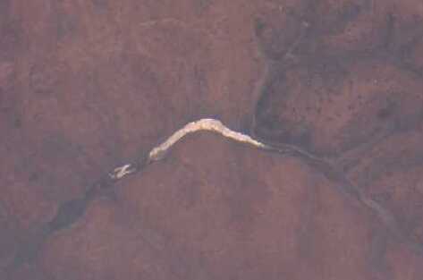 File:ISS012-E-17842 - View of Burundi (cropped Lake Cyohoha North).jpg