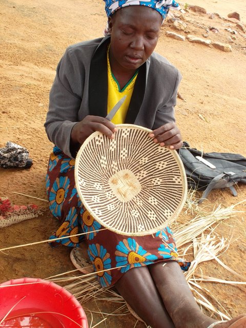 File:Tonga wall baskets producer from Zimbabwe.JPG