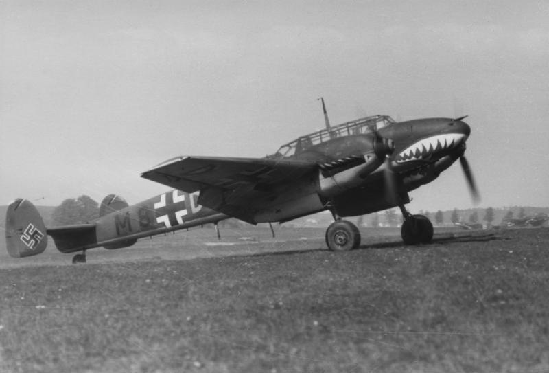File:Bundesarchiv Bild 101I-382-0211-011, Flugzeug Messerschmitt Me 110.jpg
