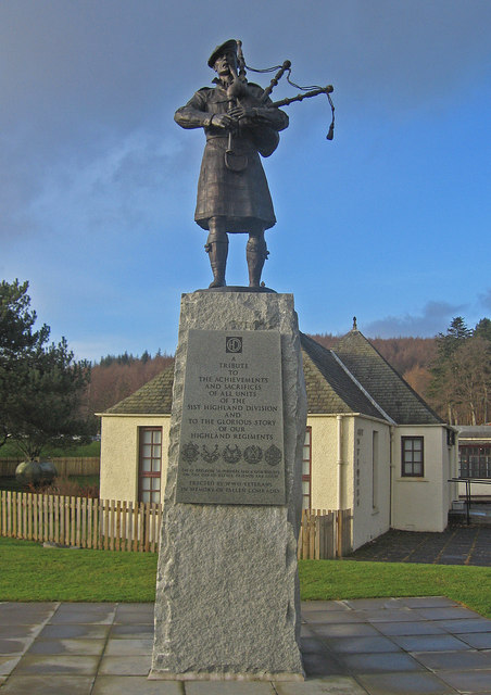File:Memorial, Bruar - geograph.org.uk - 1215503.jpg