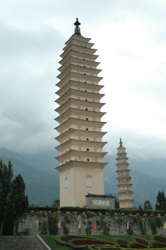 File:3pagodas024.jpg