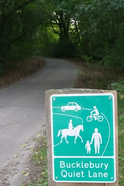 File:Bucklebury Quiet Lane - geograph.org.uk - 975893.jpg