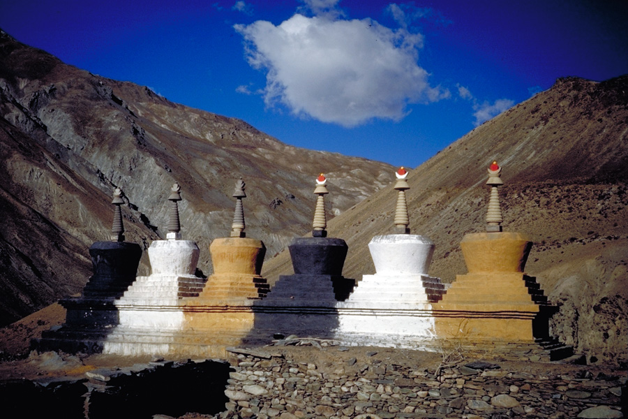 File:Chortens col.jpg