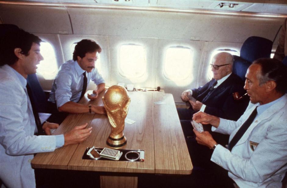 File:Zoff, Causio, Pertini, Bearzot - Mondiale 1982.jpg