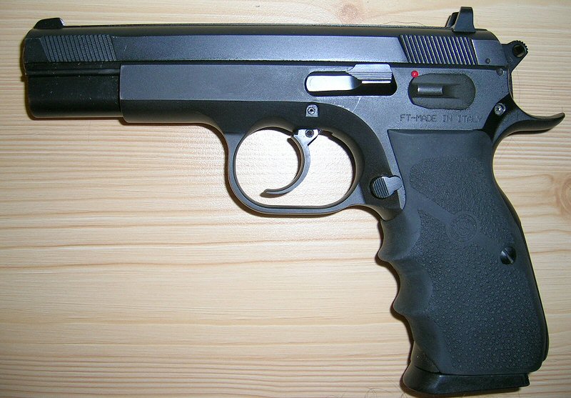 File:Tanfoglio Combat.JPG