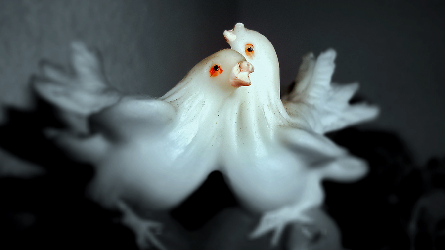 File:Two bird's statue.jpg